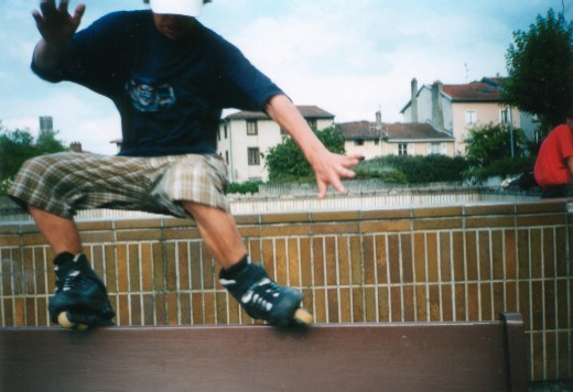 Photo d'Anti en Shifty sur un banc du mouilleux prise par Bou�bou� un jour de beau temps