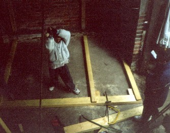 Bataille farouche entre un Lolo sauvage et un ciseau � bois...