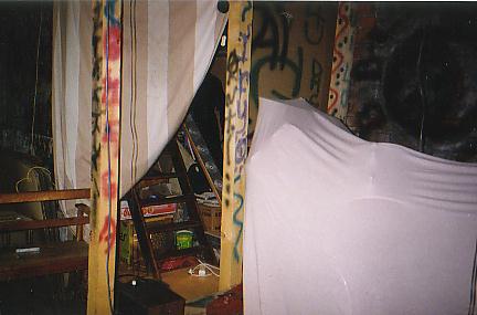 On peut apercevoir le nouvel emplacement de l'escalier: dans les coulisses