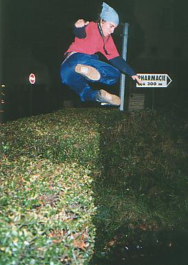 Saut d'Anti par dessus une haie...